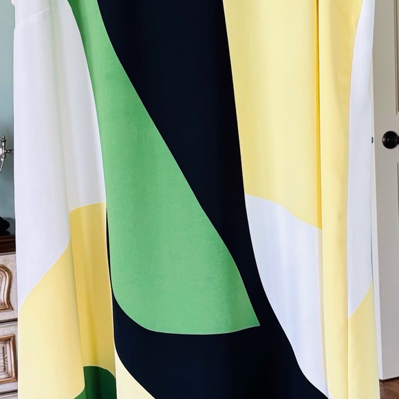 AlfaniI dress - Picture 2 of 3